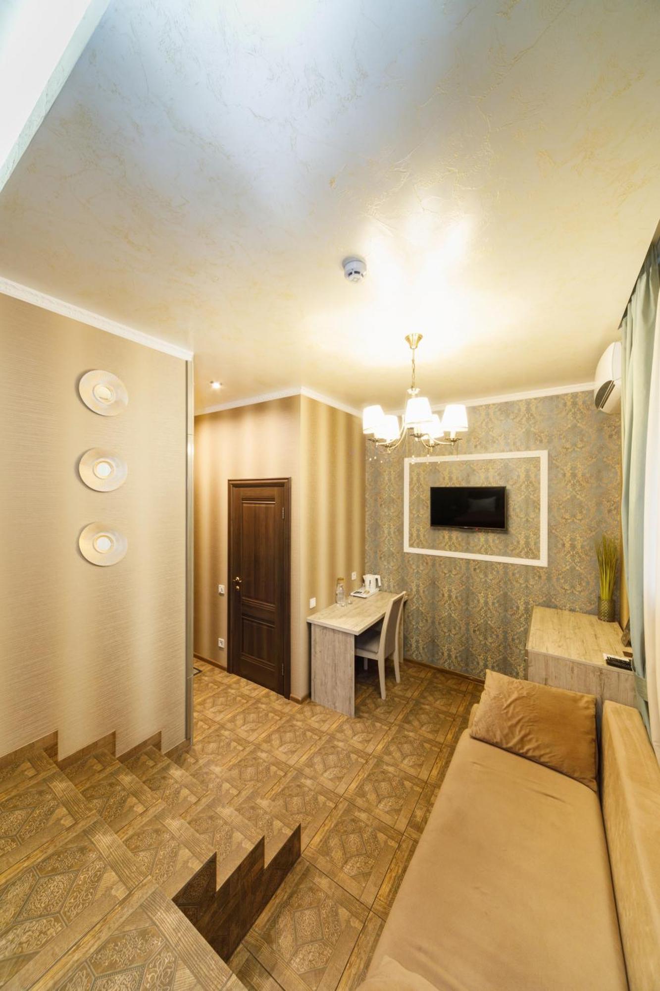 L.O.Y Family Hotel Dnipro Exterior photo
