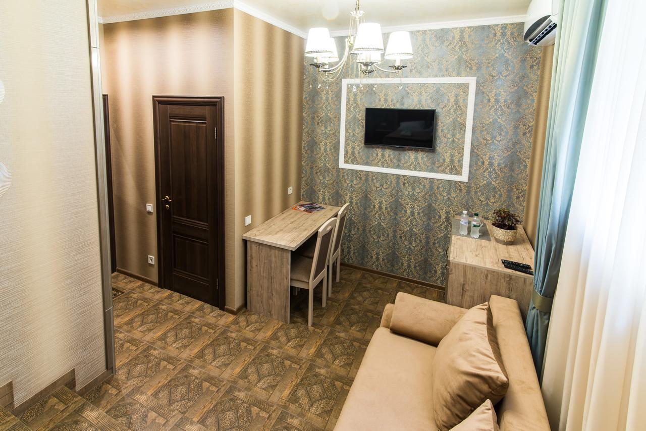 L.O.Y Family Hotel Dnipro Exterior photo