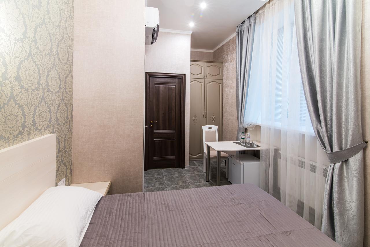 L.O.Y Family Hotel Dnipro Exterior photo