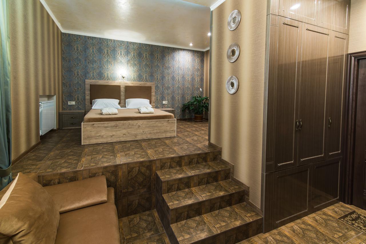 L.O.Y Family Hotel Dnipro Exterior photo